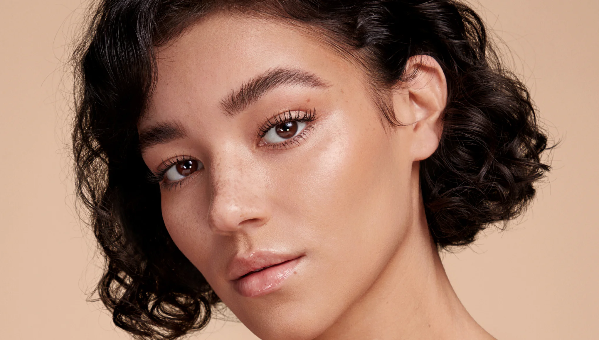 Cloud skin là gì? Nền “sương mù” đang soán ngôi nền căng bóng?